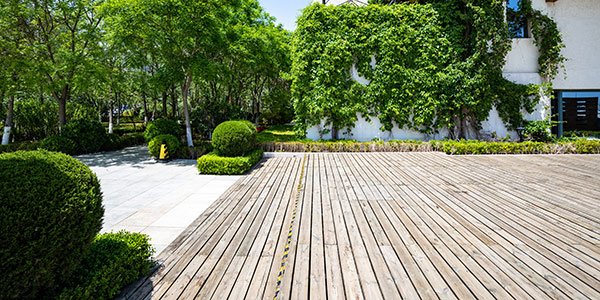 Terrasse mit Holzboden Terassenbeläge