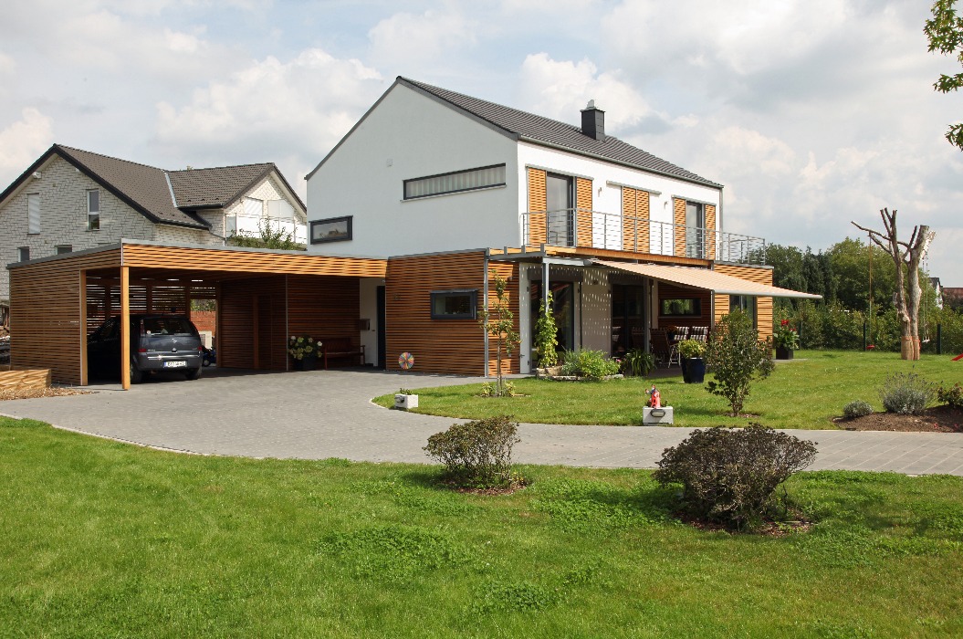 Carport mit Haus