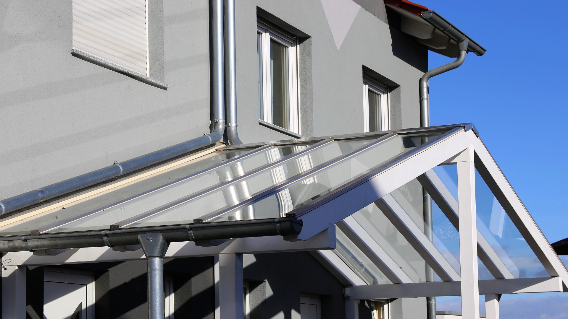 Haustür-Vordach aus Glas (Glass canopy front door)