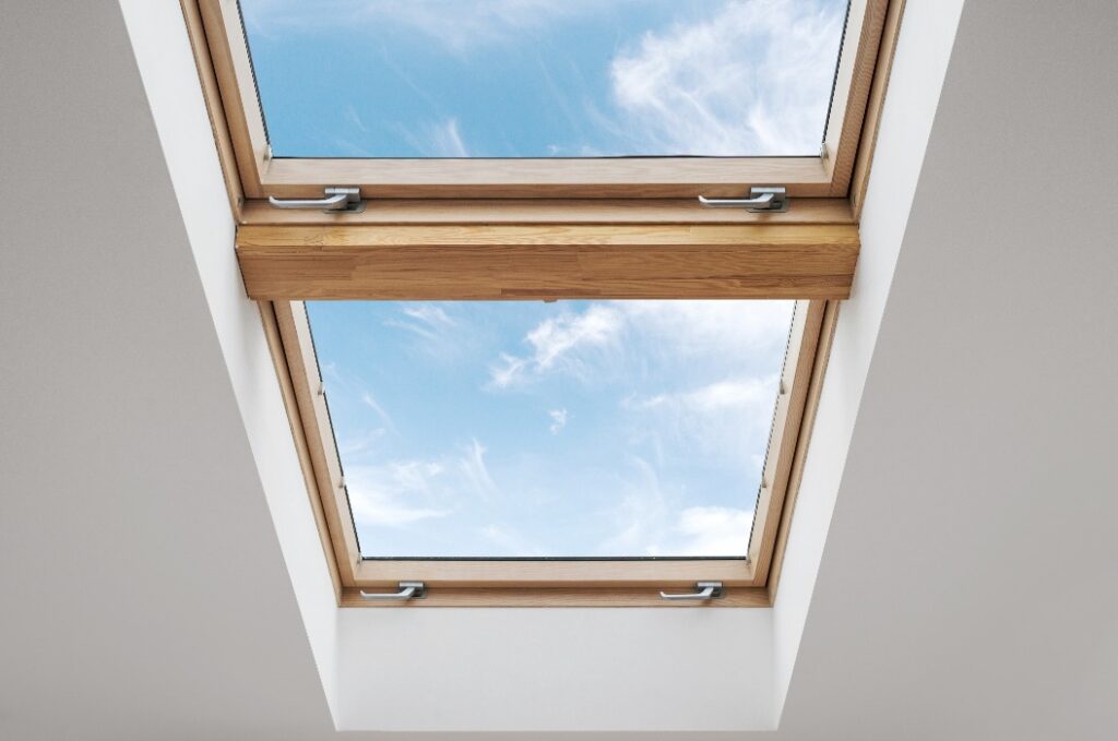 Energieeffizientes Dachfenster mit Holzrahmen